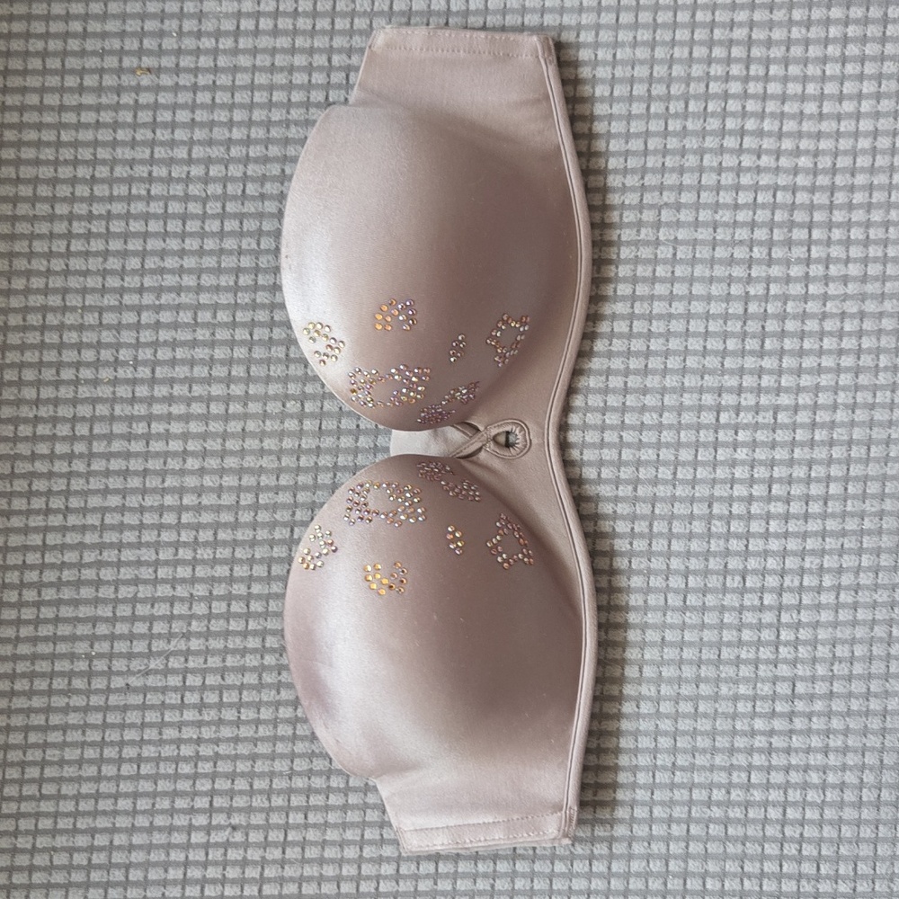 VS BOMBSHELL Strapless Bra with Rhinestone Accents ADDS 2 CUP SIZES 32B